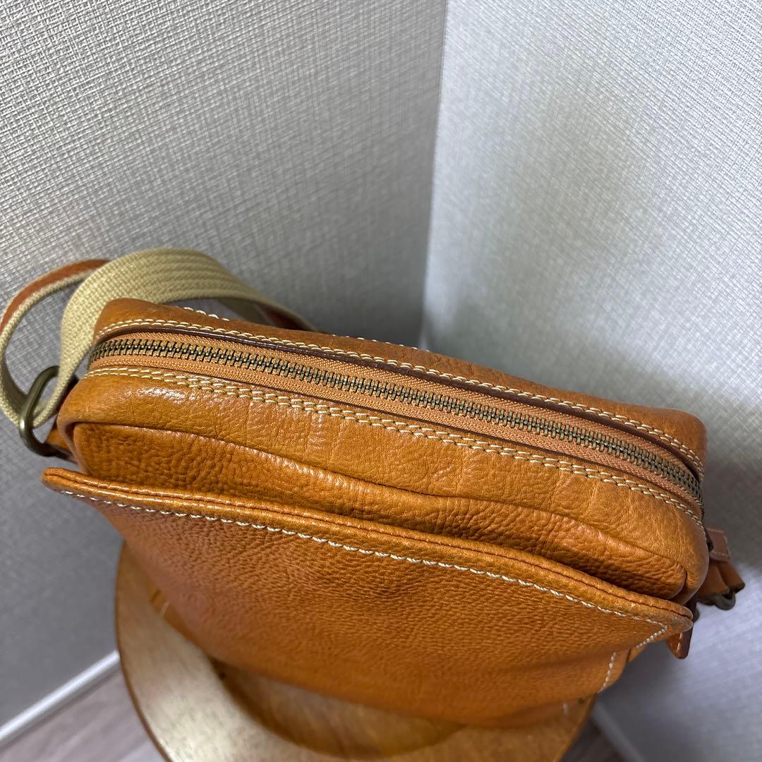 土屋鞄製造所トーンオイルヌメ ジップトップショルダー（ブラウン）