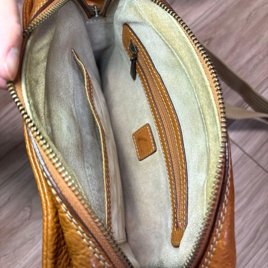 土屋鞄製造所トーンオイルヌメ ジップトップショルダー（ブラウン）