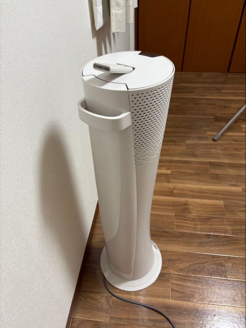 デロンギ　タワー型空気清浄機 ホワイト