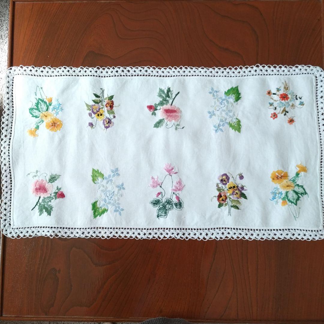 戸塚刺繍　テーブルセンター