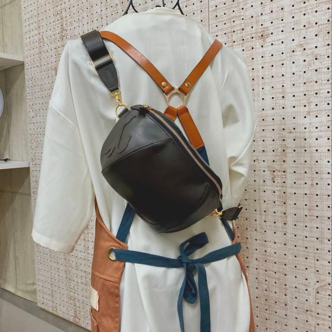 本革ハンドメイド　ボディーバッグ　シルエット猫　魚チャーム　フルオーダー専用