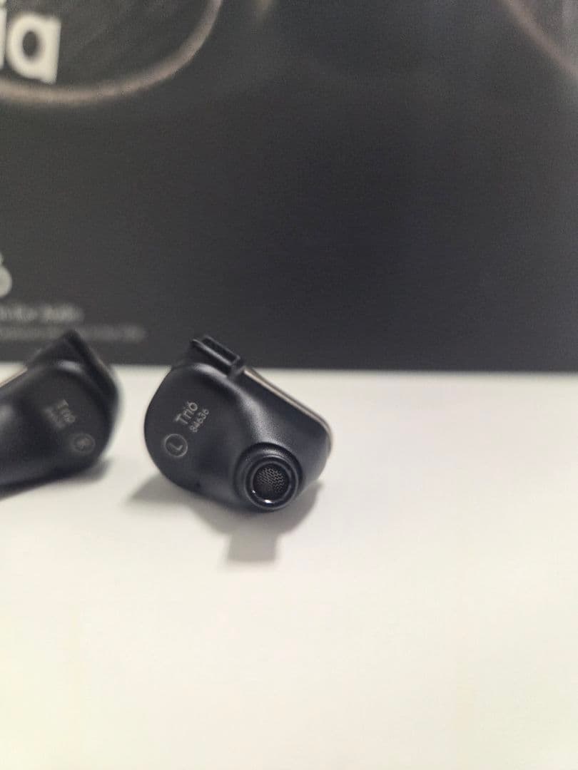 イヤホン 64audio trio