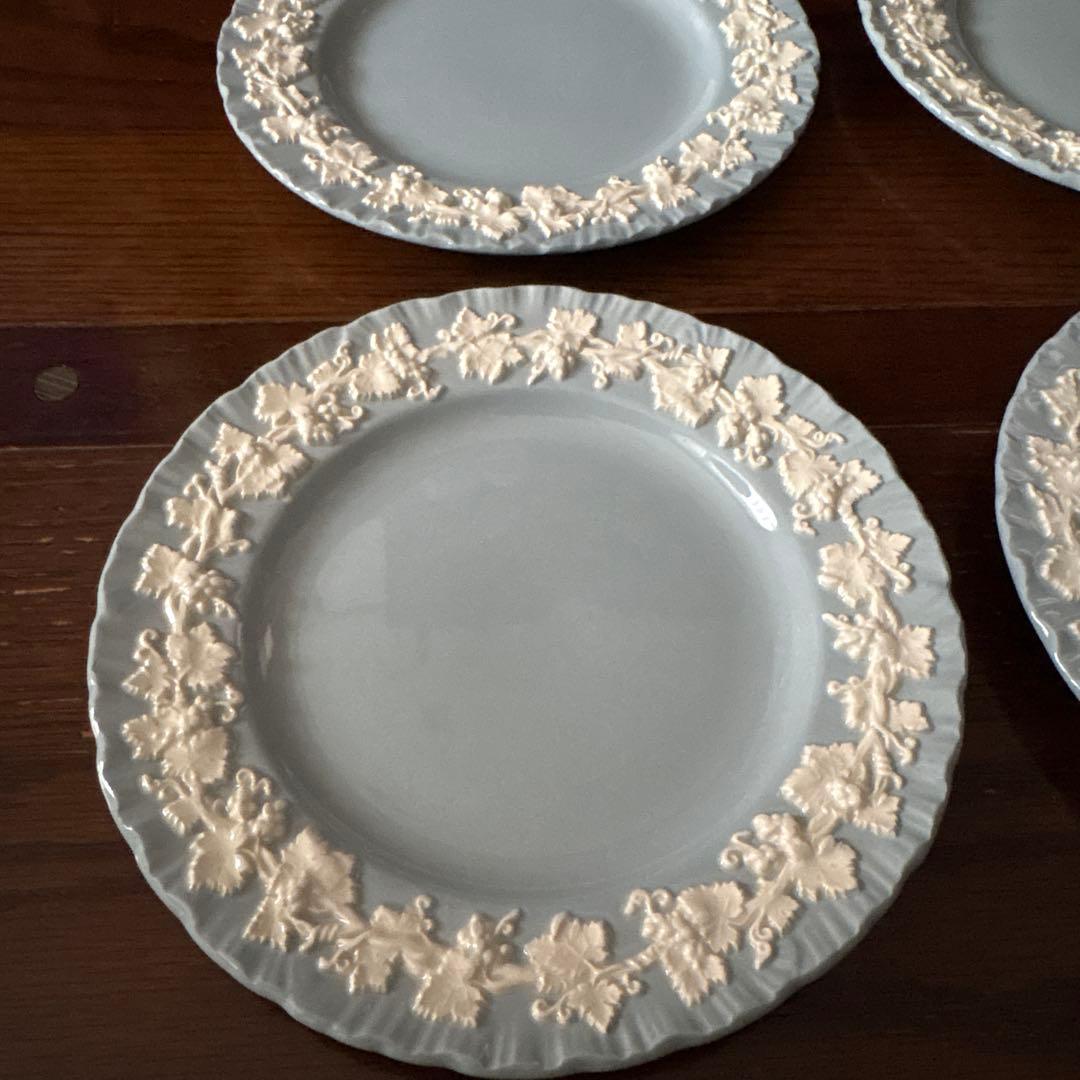 ウェッジウッド廃盤希少　アンティーク　白いレリーフ装飾のパン皿6枚セット