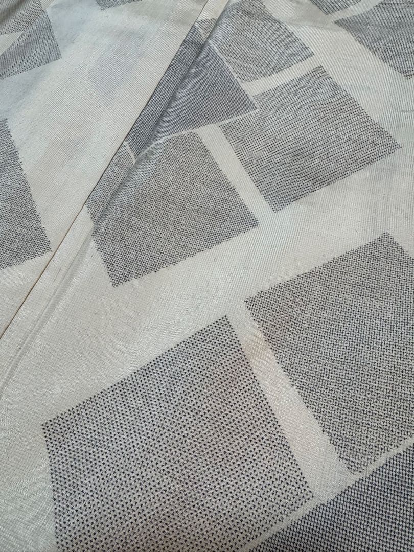 【銘品美品】「くぼた織物」本場白大島紬 白薩摩泥染「極上140亀甲 重ね色紙文様