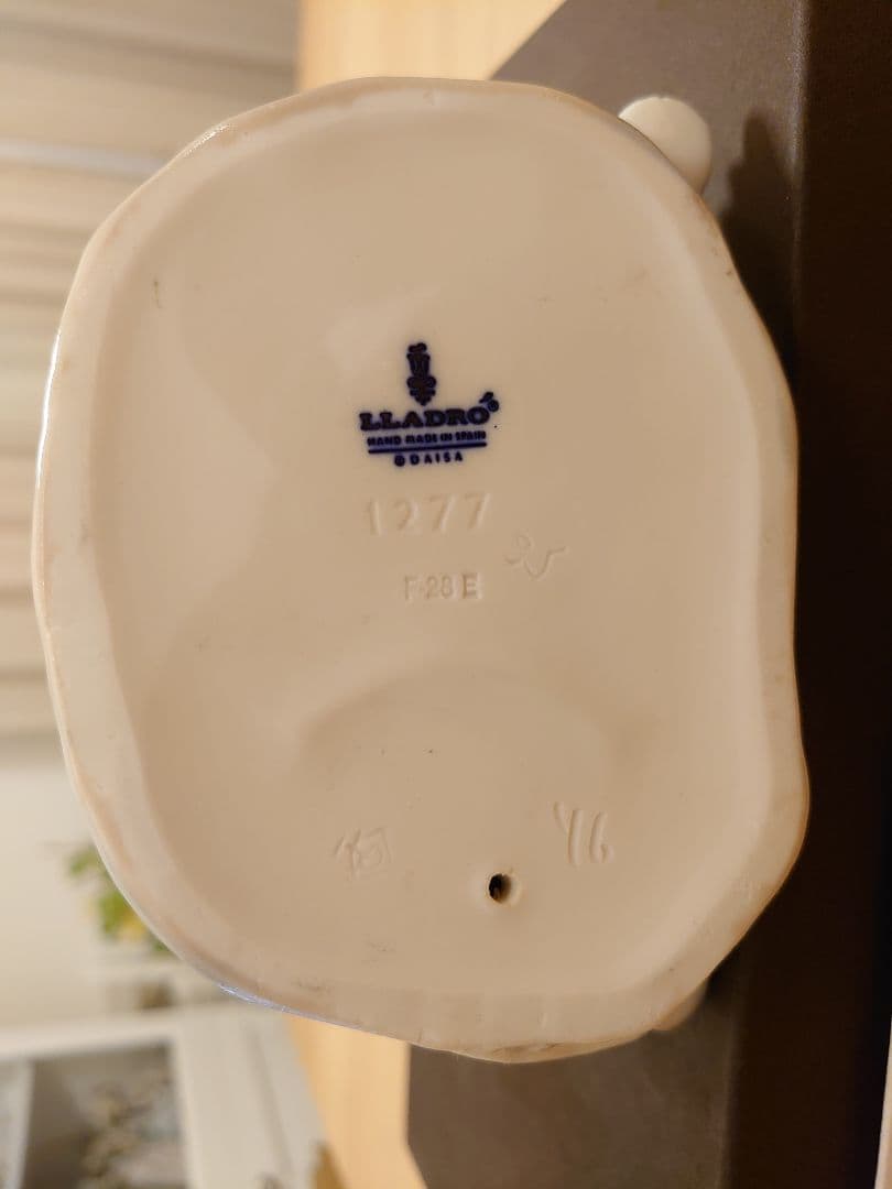 【美品 絶版 希少】LLADRO リヤドロ 1277『かたつむりをあげる少女』