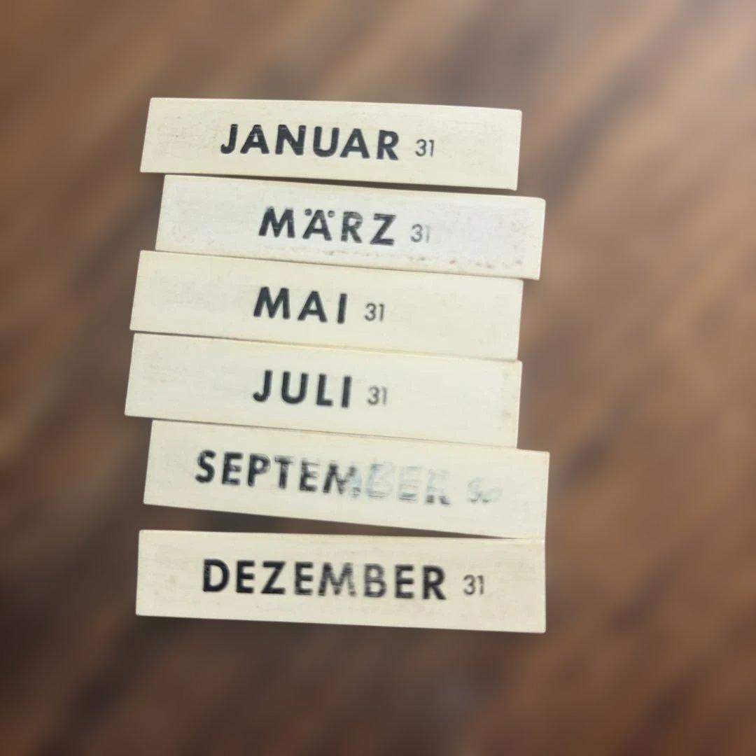 ドイツ製カレンダー アンティーク　金属製