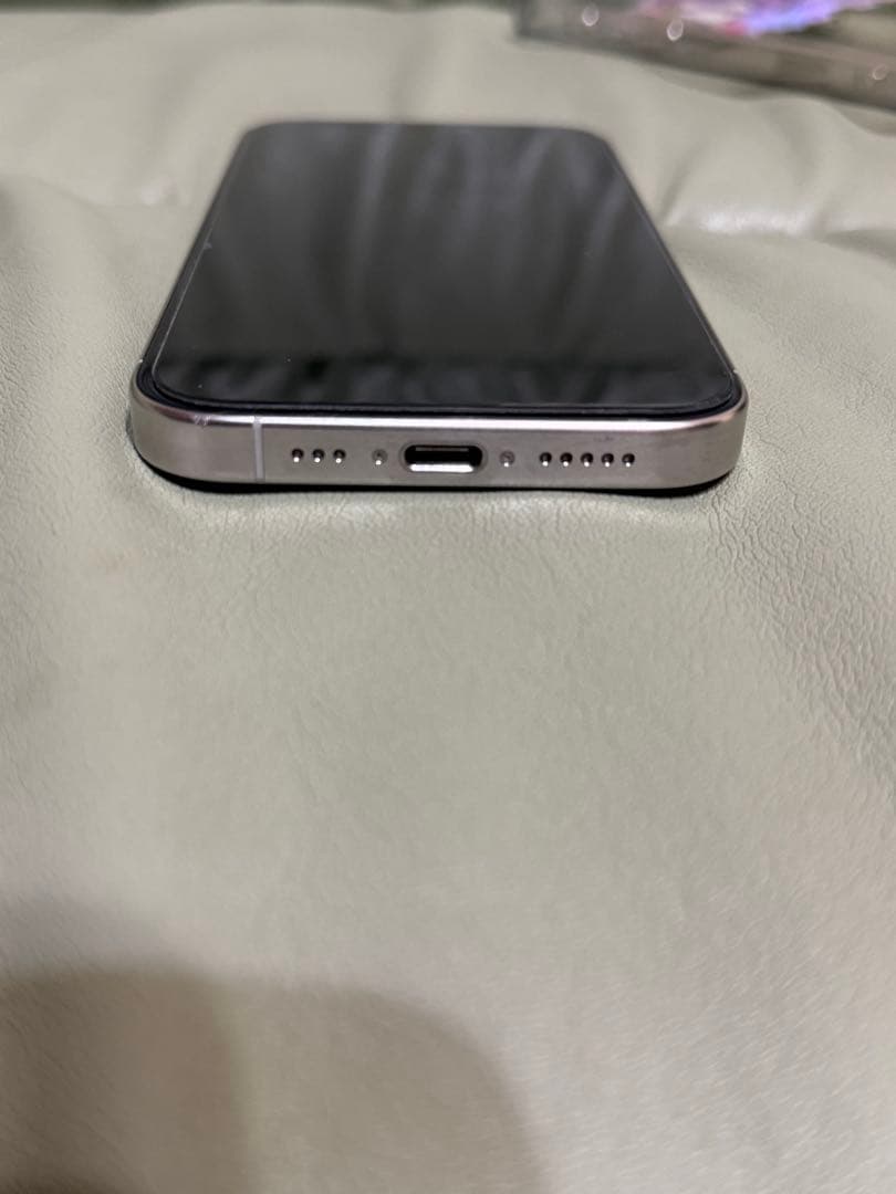 Apple iPhone 15 Pro ホワイト チタニウム箱付き