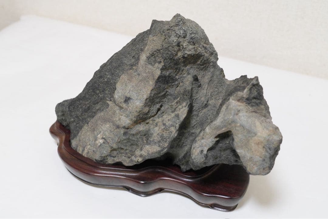 福岡県　千仏石　紫檀台座、箱付き　鑑賞用石　水石　天然石