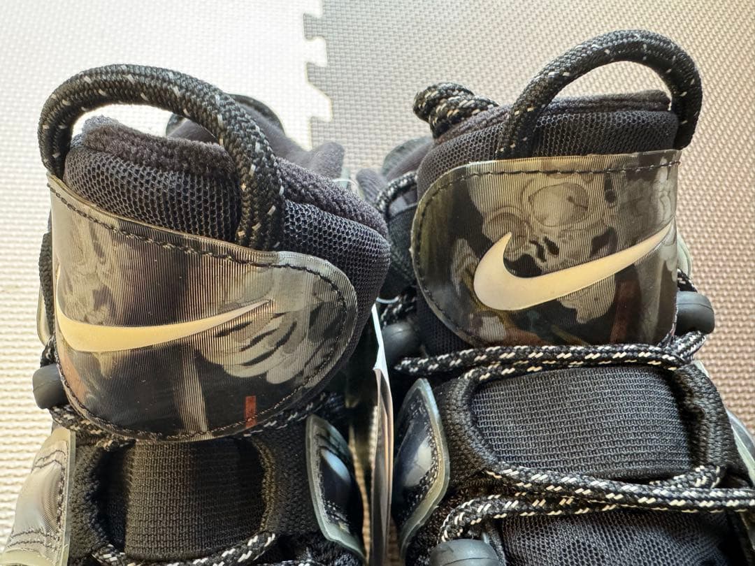モア アップテンポ '96 オフノワール/ピュアプラチナム/ブラック/セイル