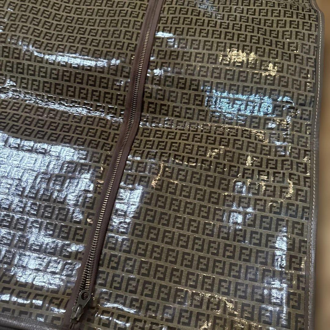 Fendi ロゴ入り 衣類カバー