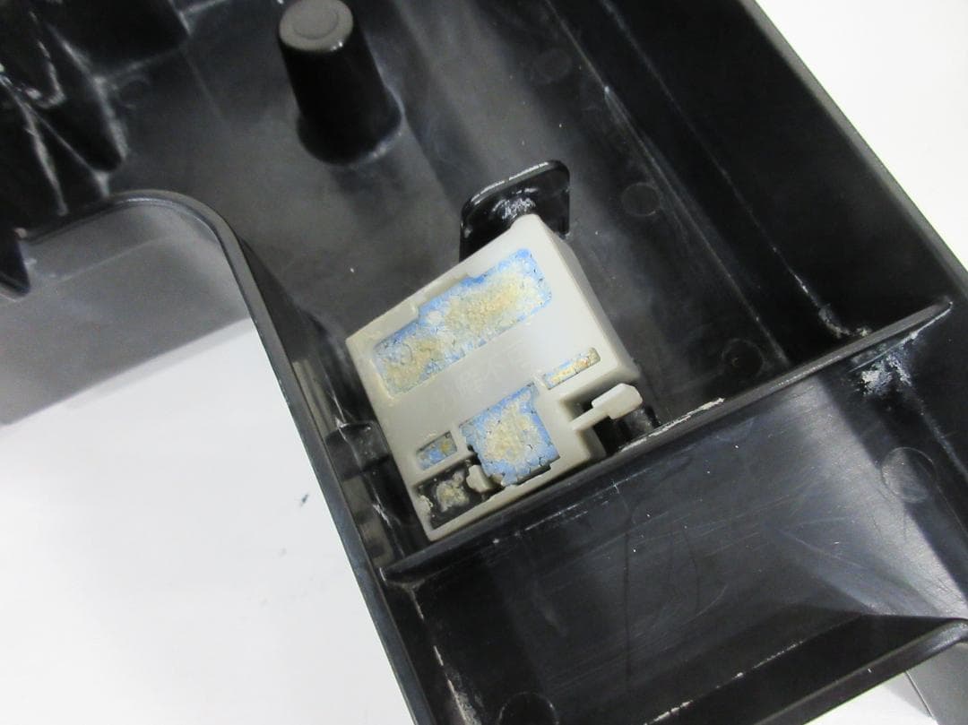 M0908Y SHARP 除加湿空気清浄機 ~32畳 KC-HD70 21年