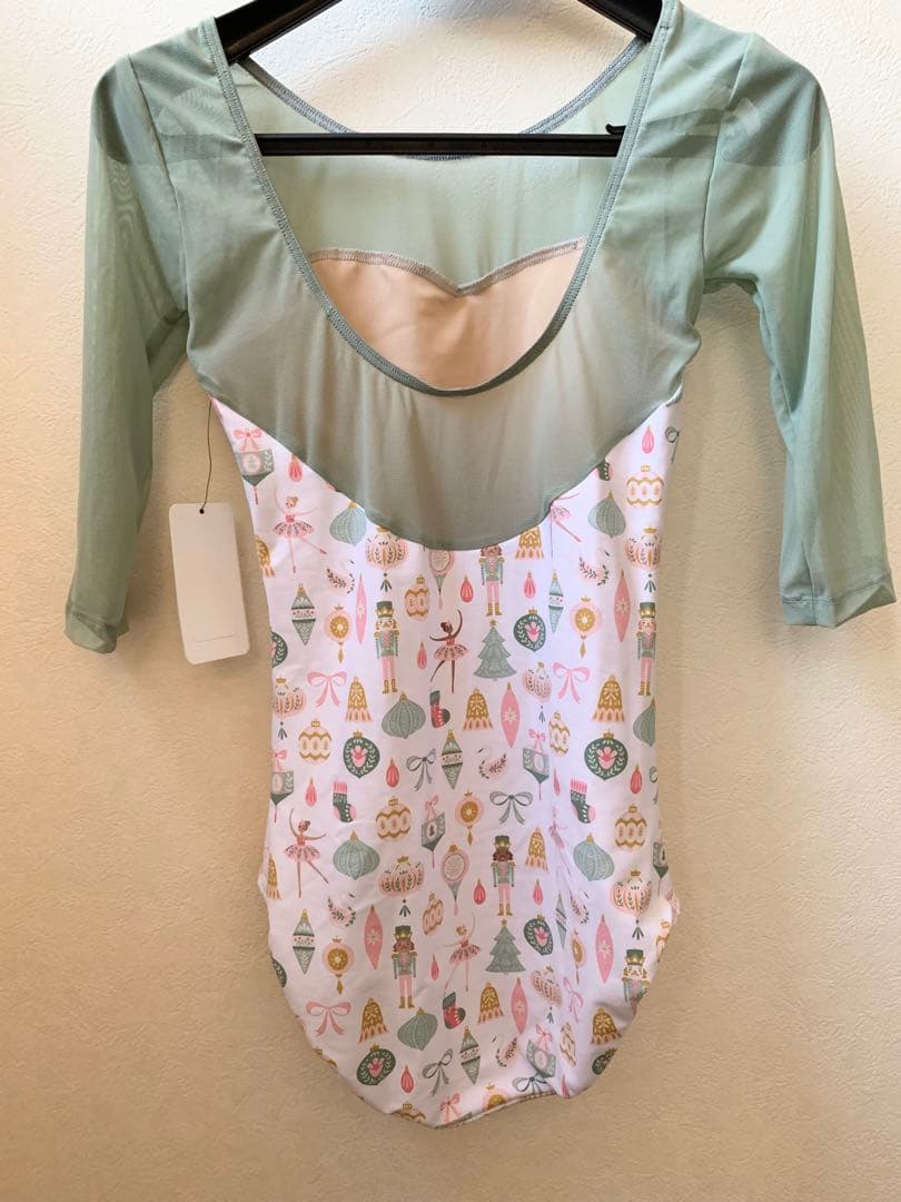 新品　バレエ レオタード eleve エレベ　クリスマス柄　Ｍサイズ