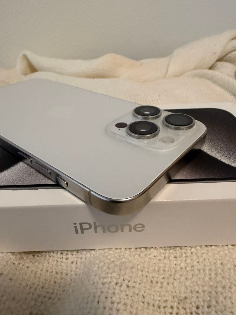 【美品】iPhone15ProMax 1TB ホワイトチタニウム SIMフリー