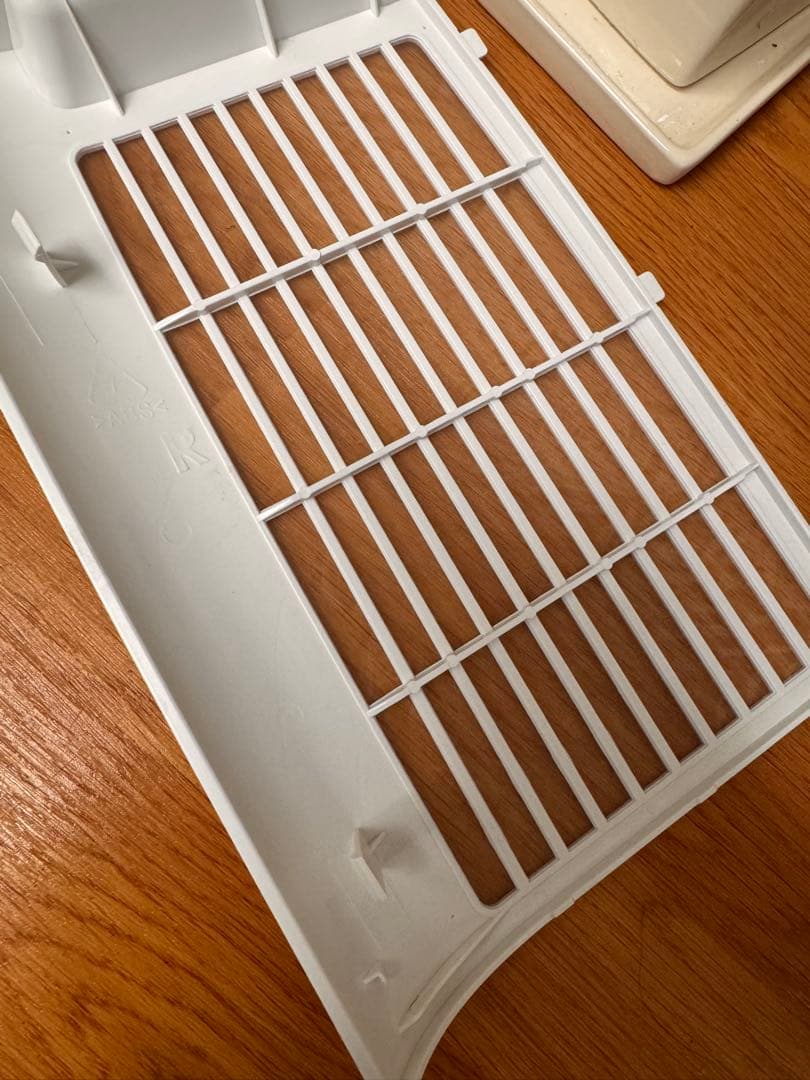 冷風も出ます！美品・2023年製SHARP 除湿機 CM-R100-W 衣類乾燥