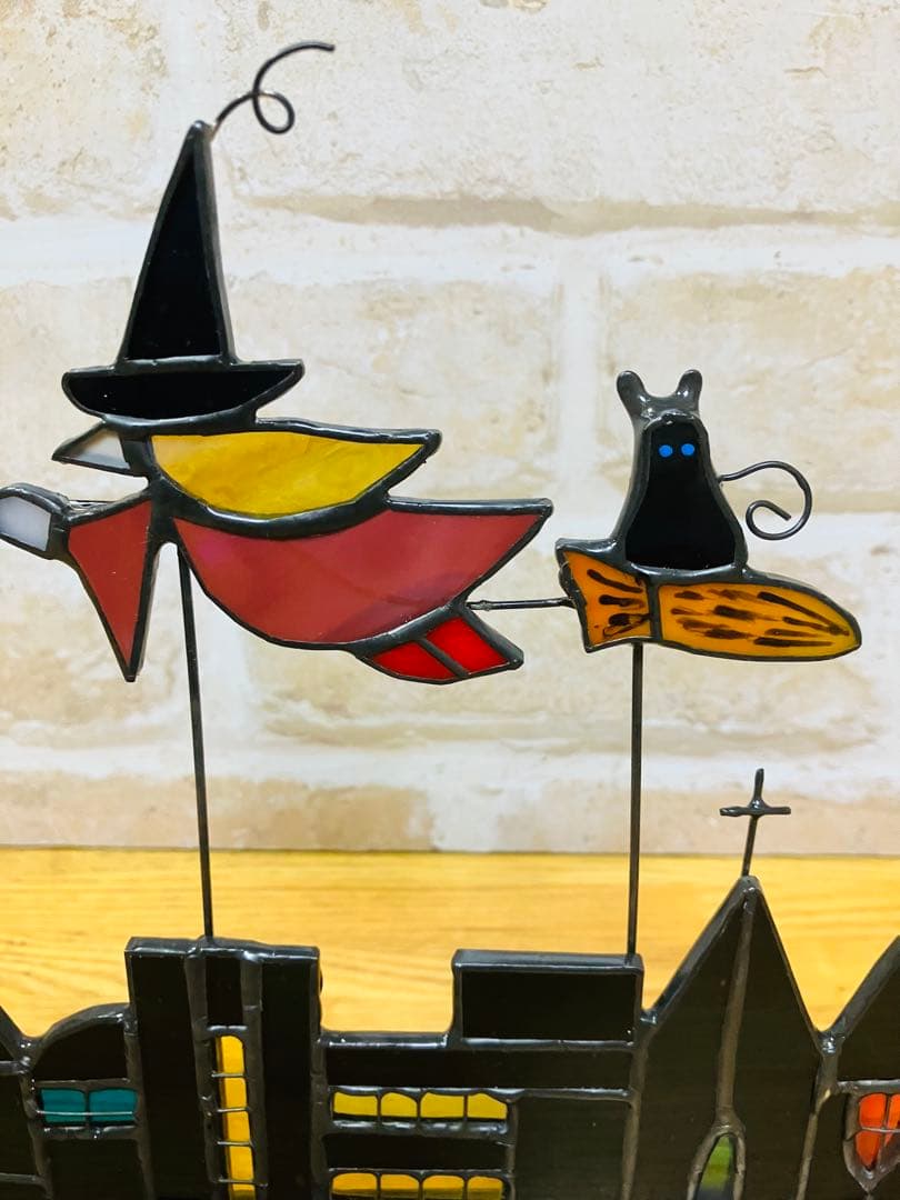 ステンドグラス　夜の街並みとサンタのおっとと…。