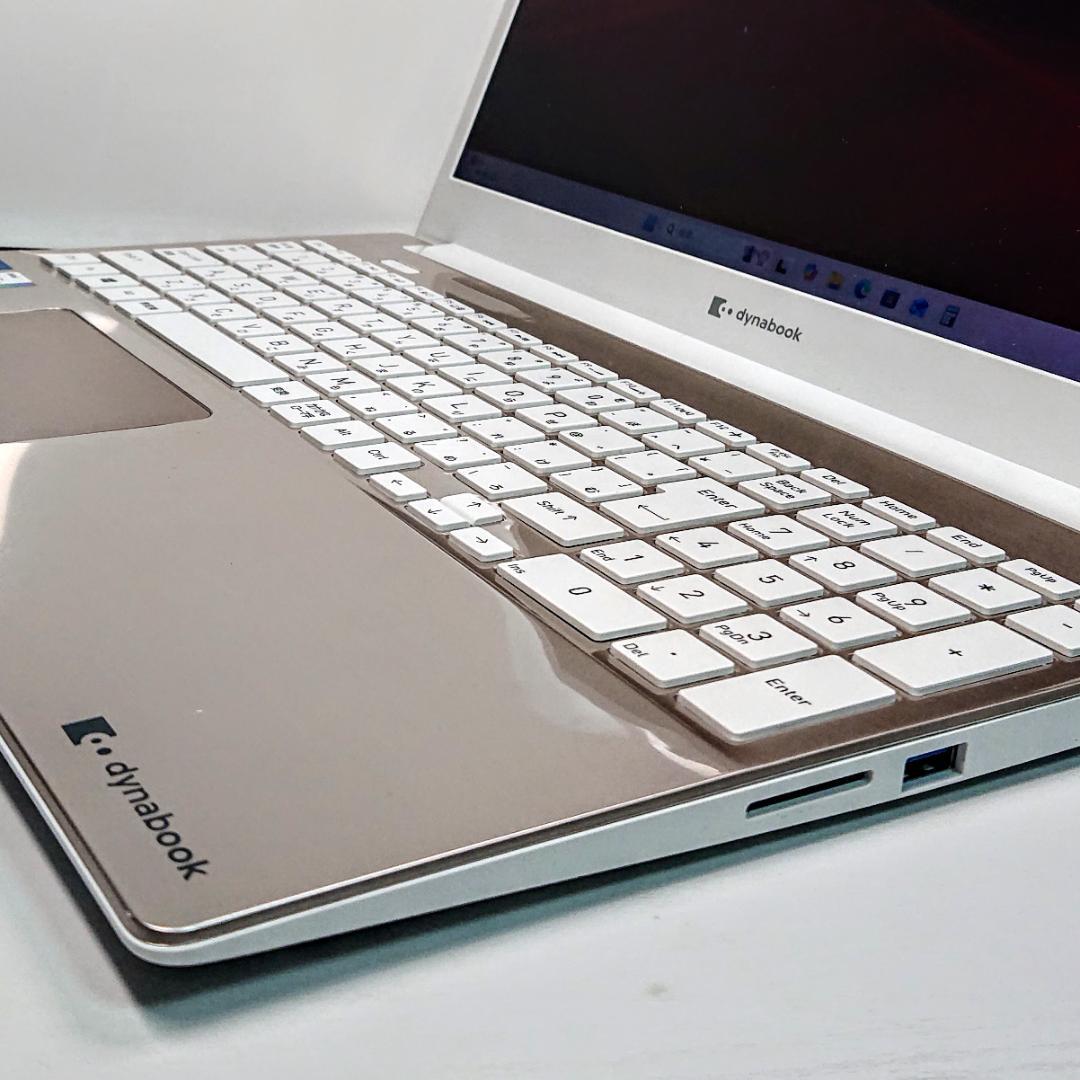 美品！Dynabook C7/P第11世代Core i7 [385]