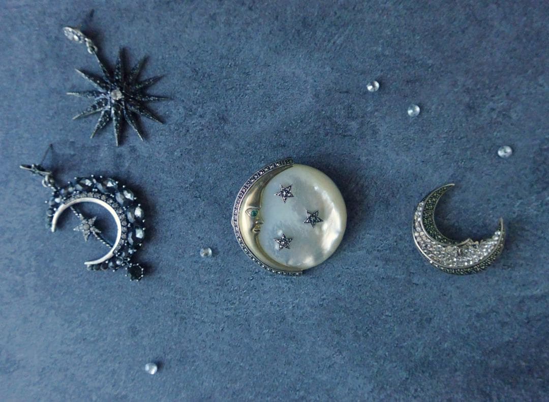 アメリカンヴィンテージ マザーオブパール エメラルドの瞳を持つ月 ブローチ 希少