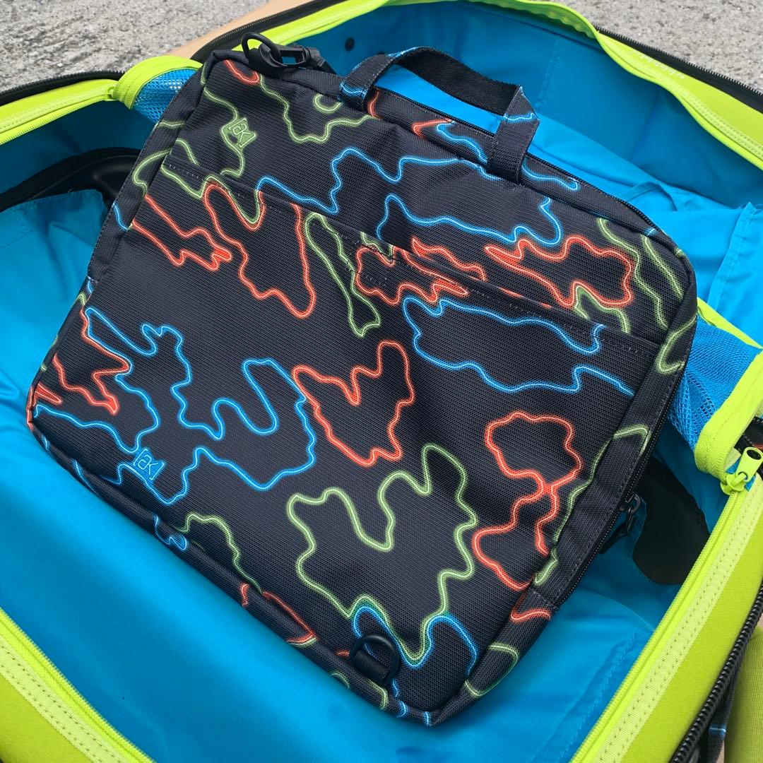 Burton キャリーバック　キャリーケース　カバン付き　ネオン柄　バートン