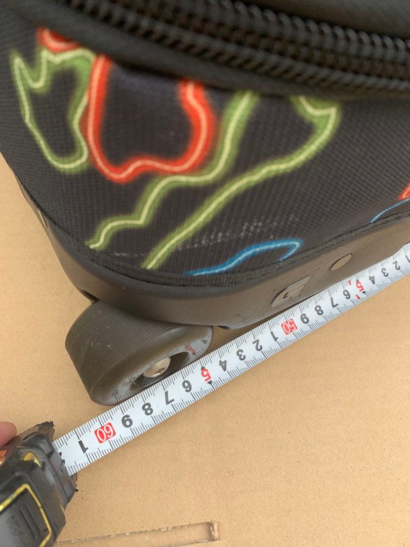 Burton キャリーバック　キャリーケース　カバン付き　ネオン柄　バートン