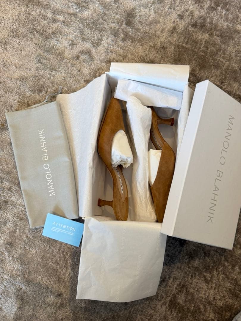 アパルトモン　MANOLO BLAHNIK CAROLYEN MULE