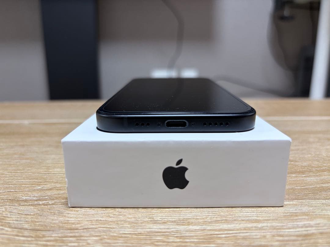 【極美品】iPhone 15 128GB ブラック SIMフリー