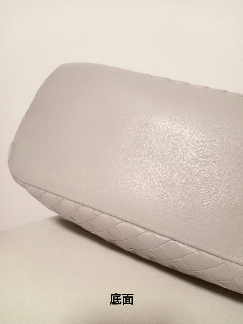 イントレチャート ショルダーバッグ 本革 / ゴート山羊革　グレージュ 肩掛け◎