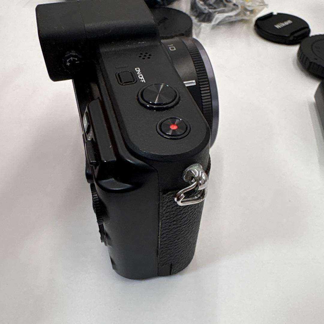 美品　Nikon 1 V1 10mmレンズキット