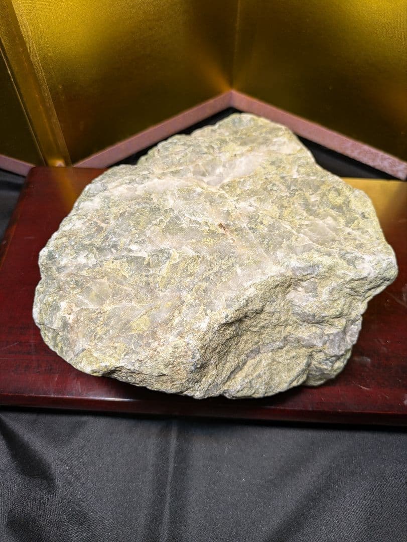 原石 2.4kg 石英の一種？天然石 鑑賞石 希少 レア品