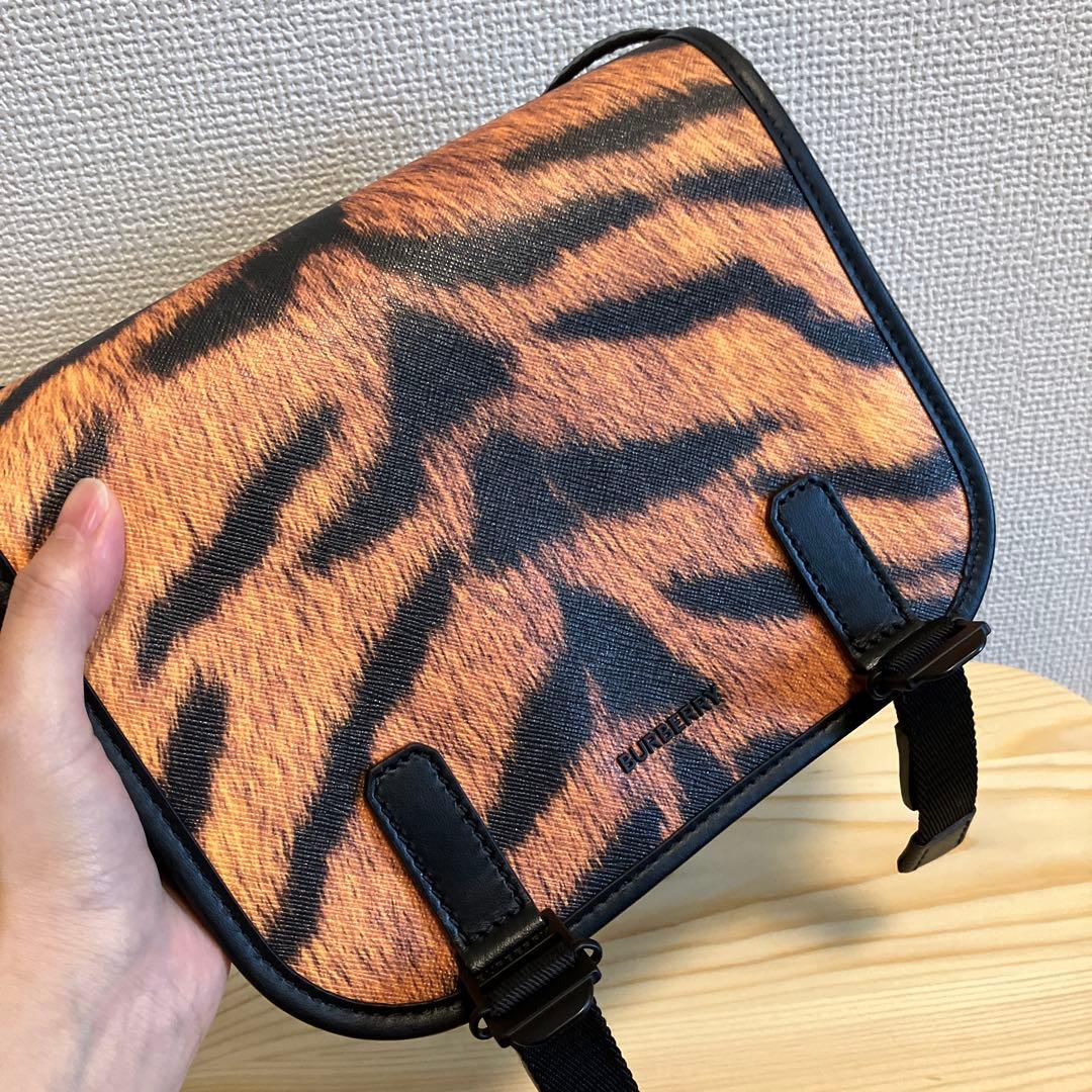 【希少】Burberry ショルダーバッグ 虎柄 タイガー