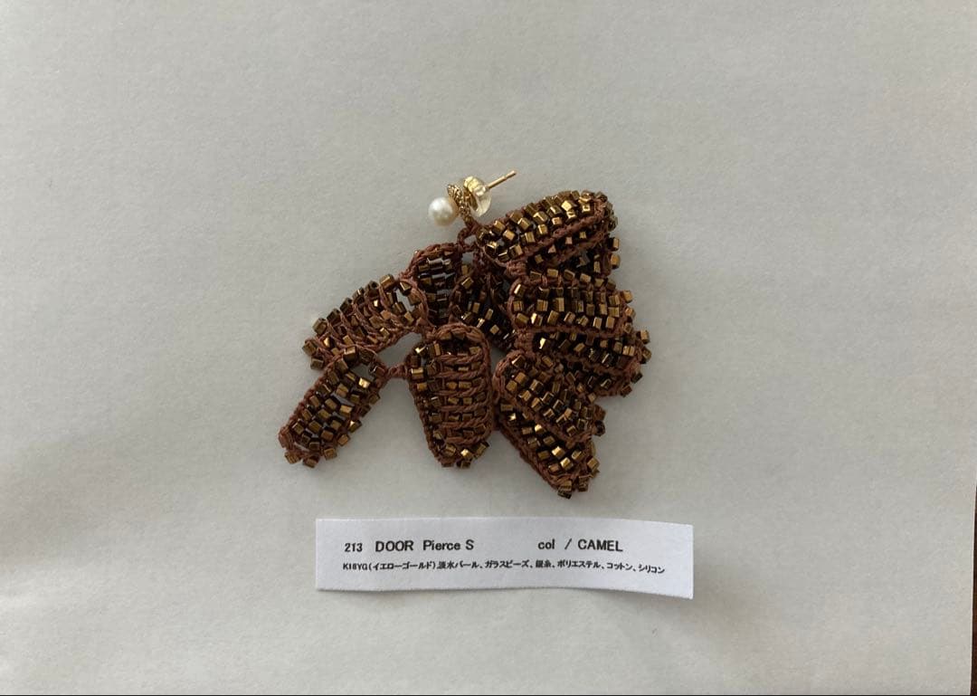 FUA DOOR Pierce S キャメル色のピアス