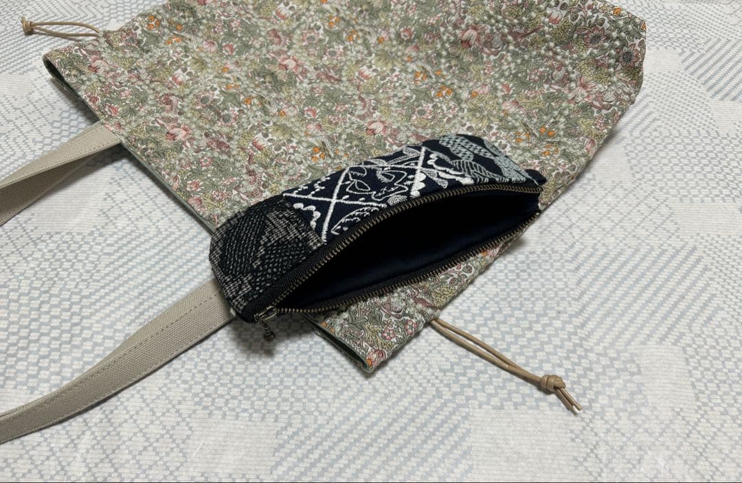 さと75 様 StrawberryThief