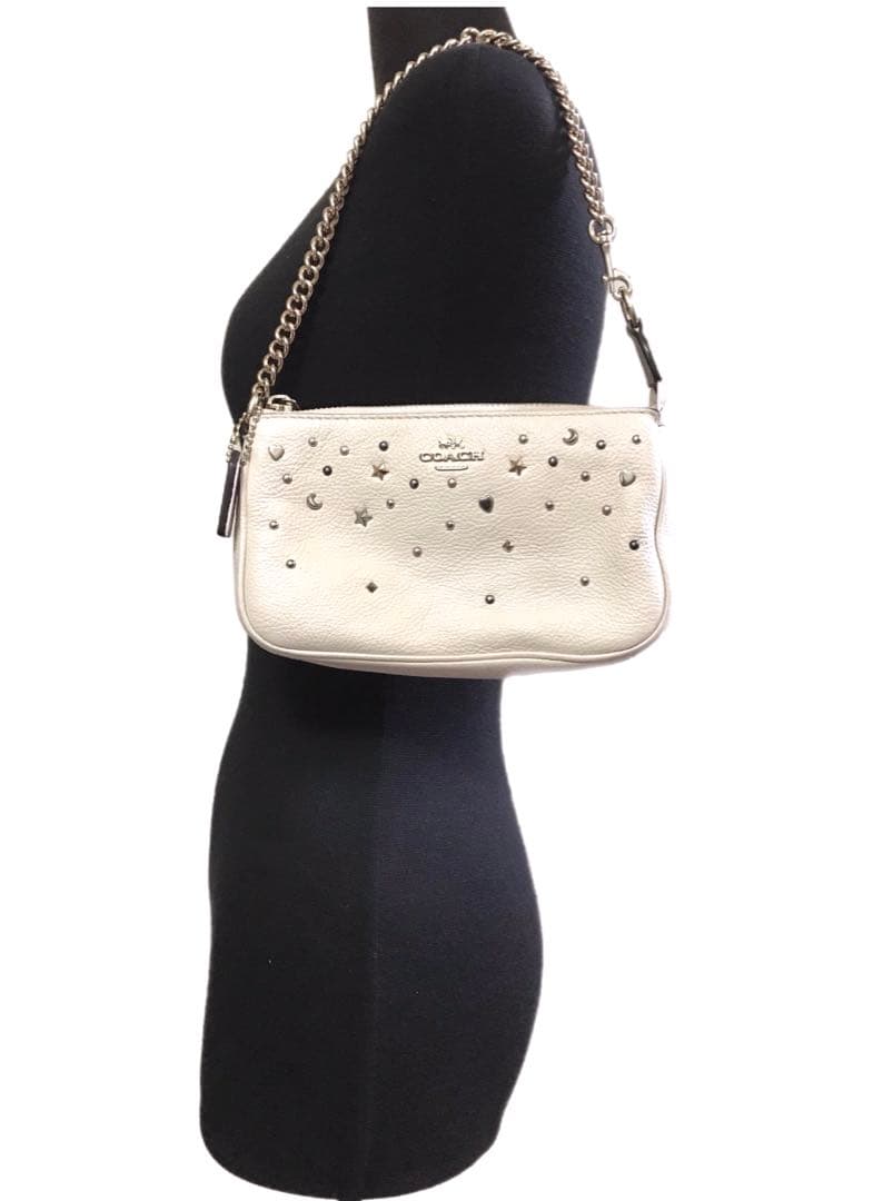 超美品コーチラージリストレットスターダストスタッズショルダーバッグオフホワイト白