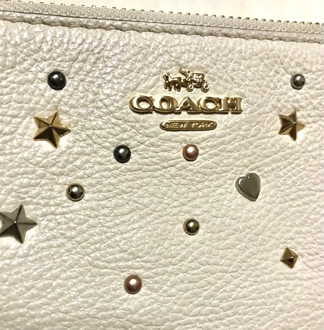 超美品コーチラージリストレットスターダストスタッズショルダーバッグオフホワイト白