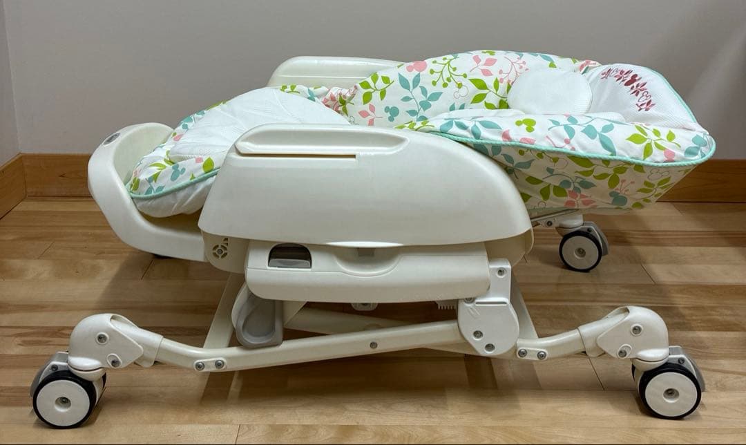 【美品】Combi ネムリラ ハイローチェア・お食事等の汚れ軽減シート付