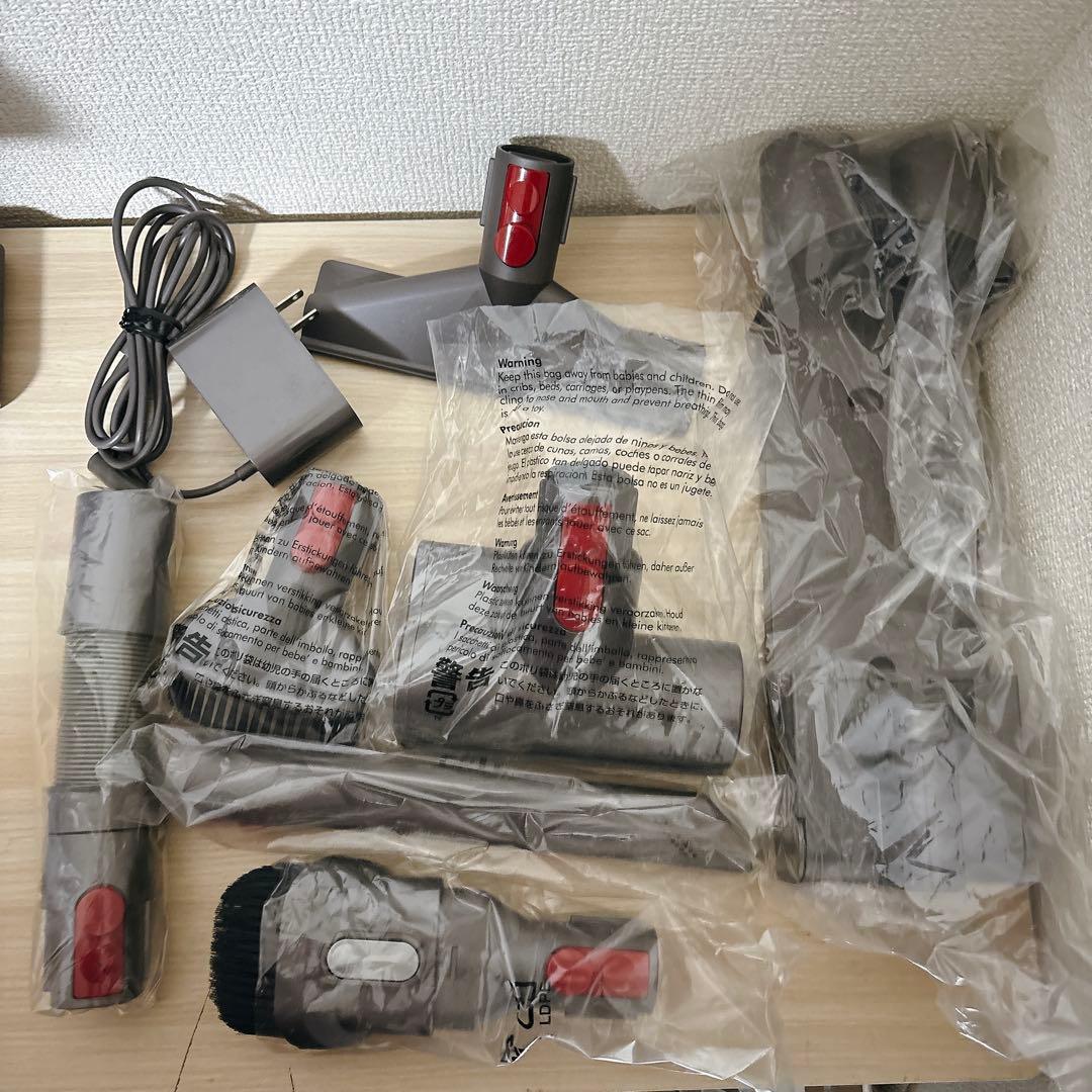 Dyson SV10 V8 コードレスクリーナー　本体　箱あり