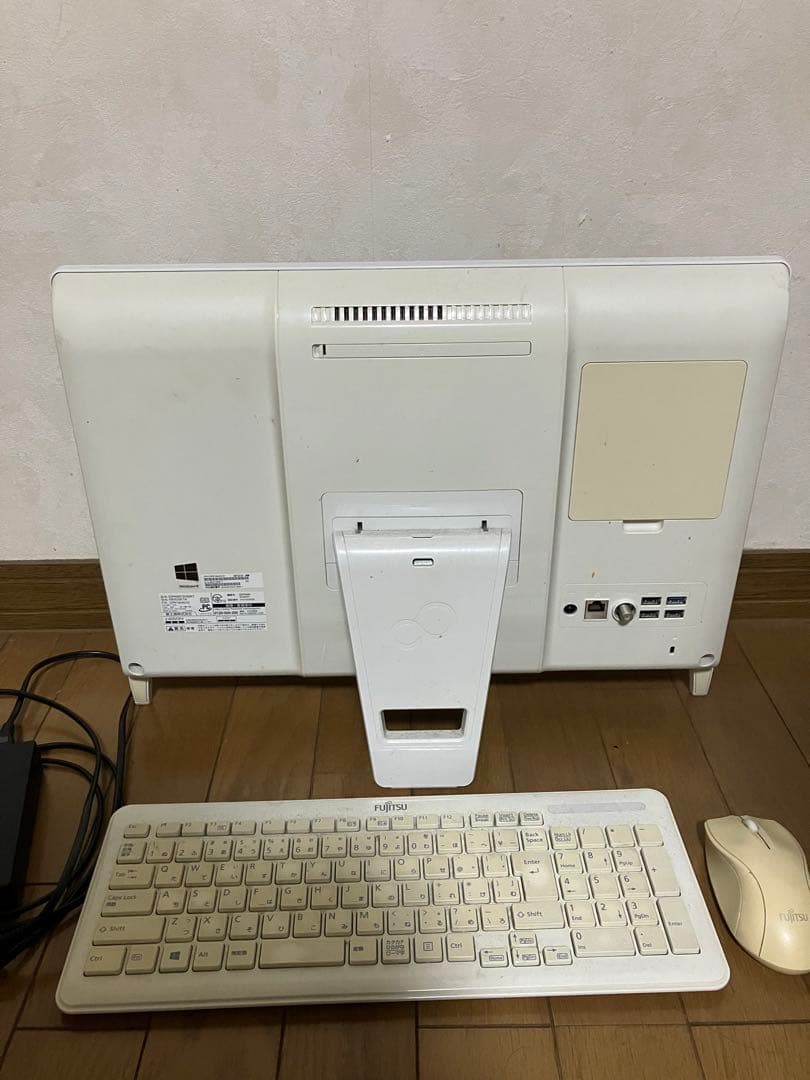 Fujitsu ESPRIMO ホワイト Windows 11