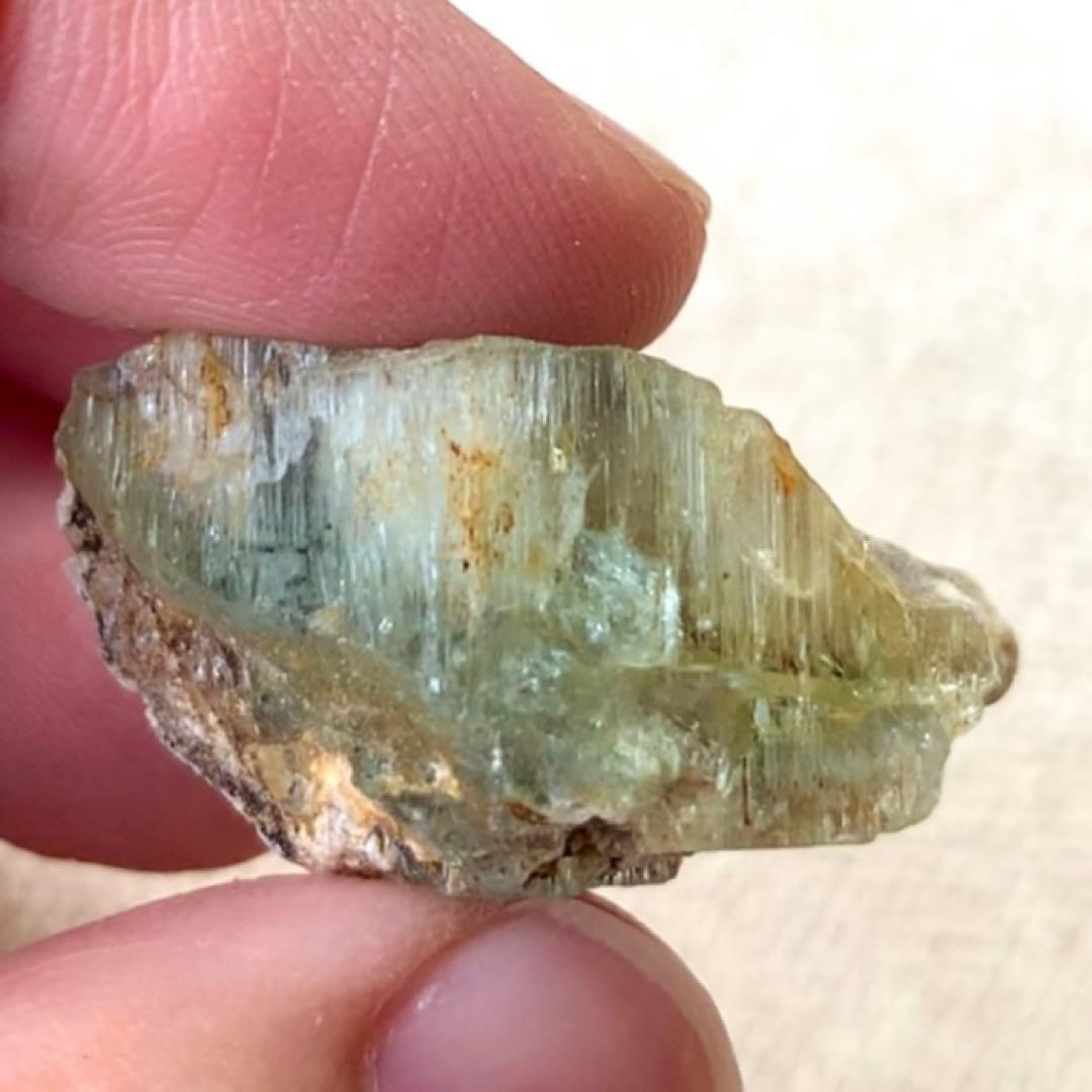 バイカラーベリル原石6/六角形グリーン多め