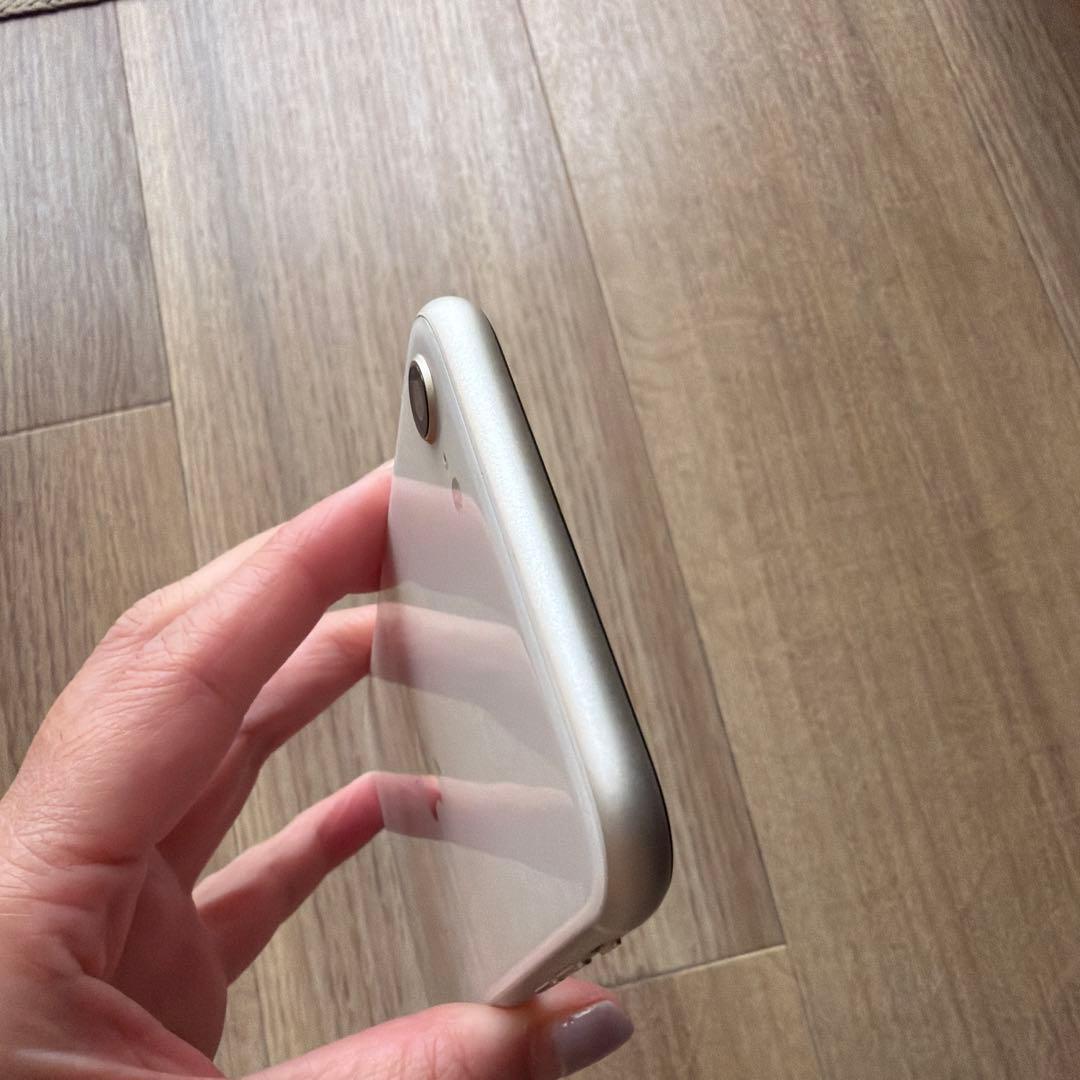 iPhone SE 第3世代 スターライト　SIMフリー　128GB 美品