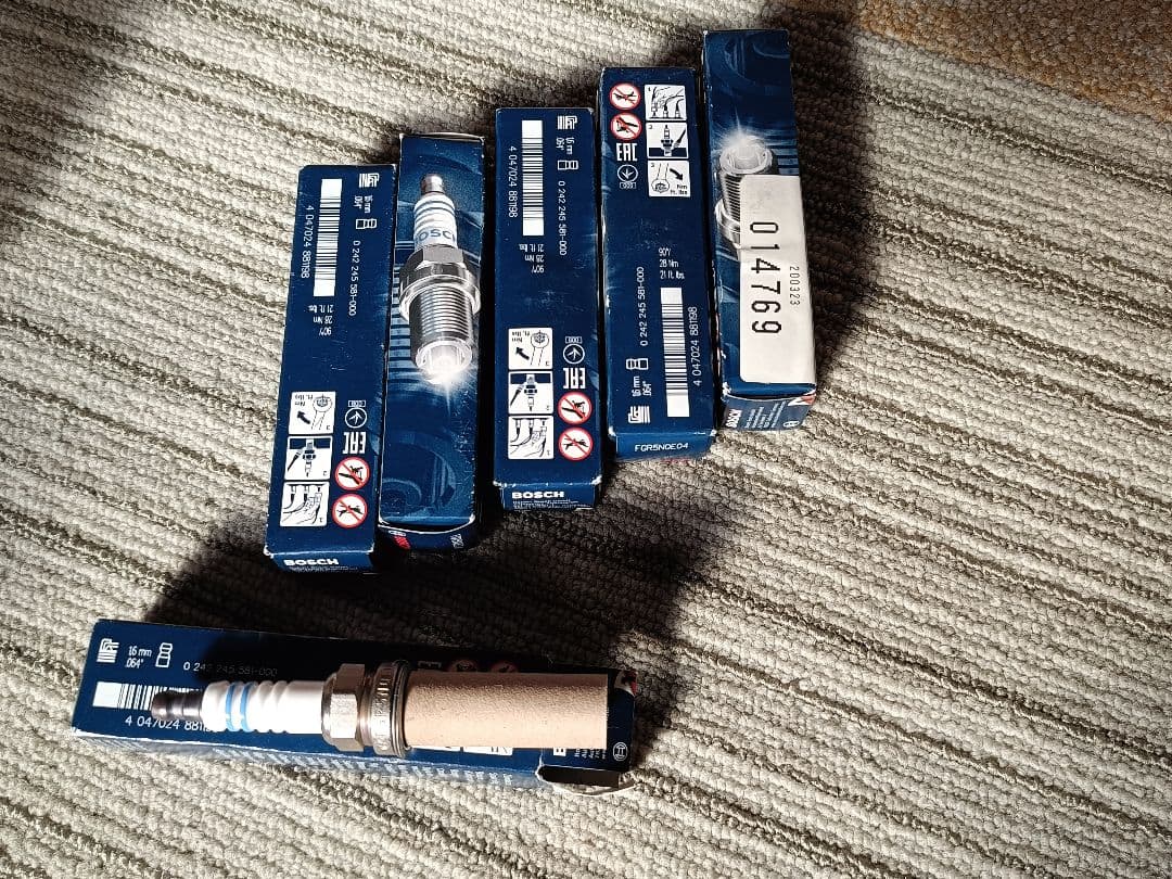 【未使用品】ポルシェ　ボクスター（９８７型）オイルフィルタ、プラグ、ドレンボルト