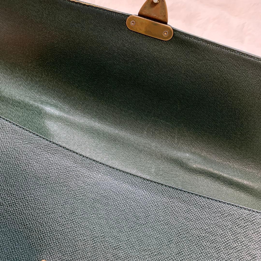 ルイヴィトンタイガセルヴィエットクラド　ブリーフケース