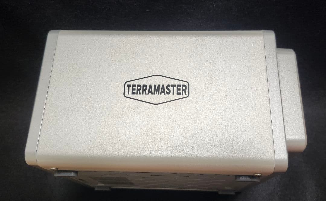 TERRAMASTER F5-221 5ベイNAS + 4GB DDR3