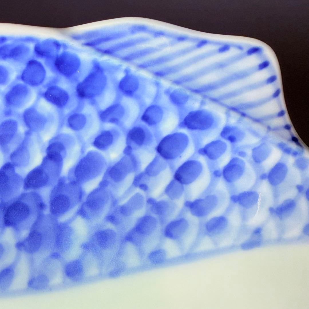 深川製磁　高級ライン　染付魚彫刻取皿揃　吹き墨　共箱　ほぼ未使用品　22.5㎝