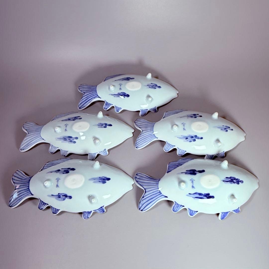 深川製磁　高級ライン　染付魚彫刻取皿揃　吹き墨　共箱　ほぼ未使用品　22.5㎝