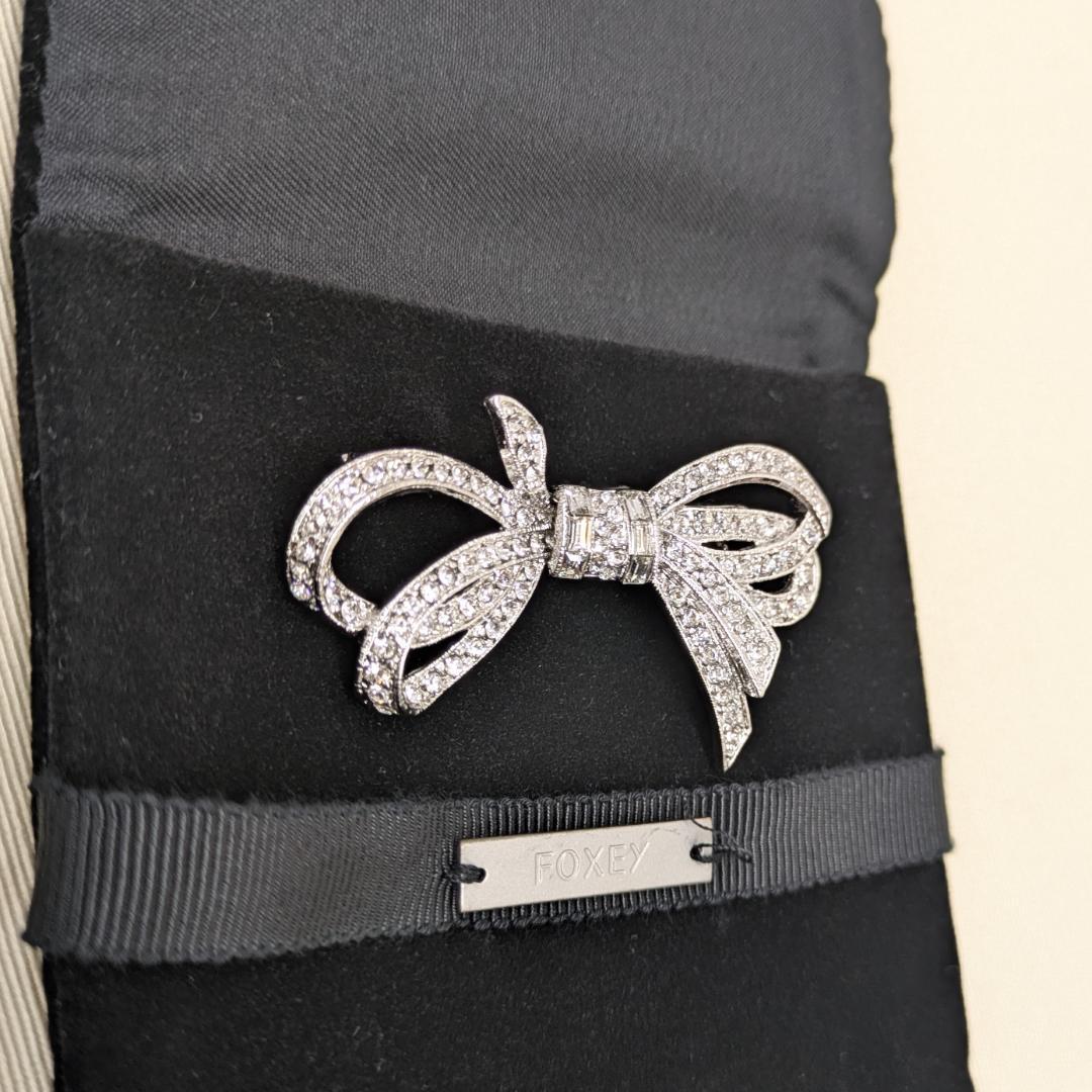 FOXEYのリボンのブローチ　未使用品です。