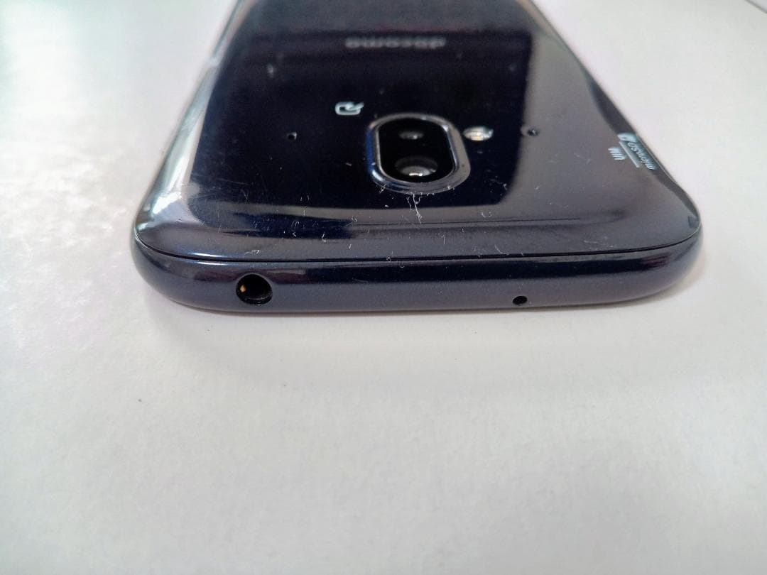 ☆ docomo らくらくスマートフォン F-52B ネイビー