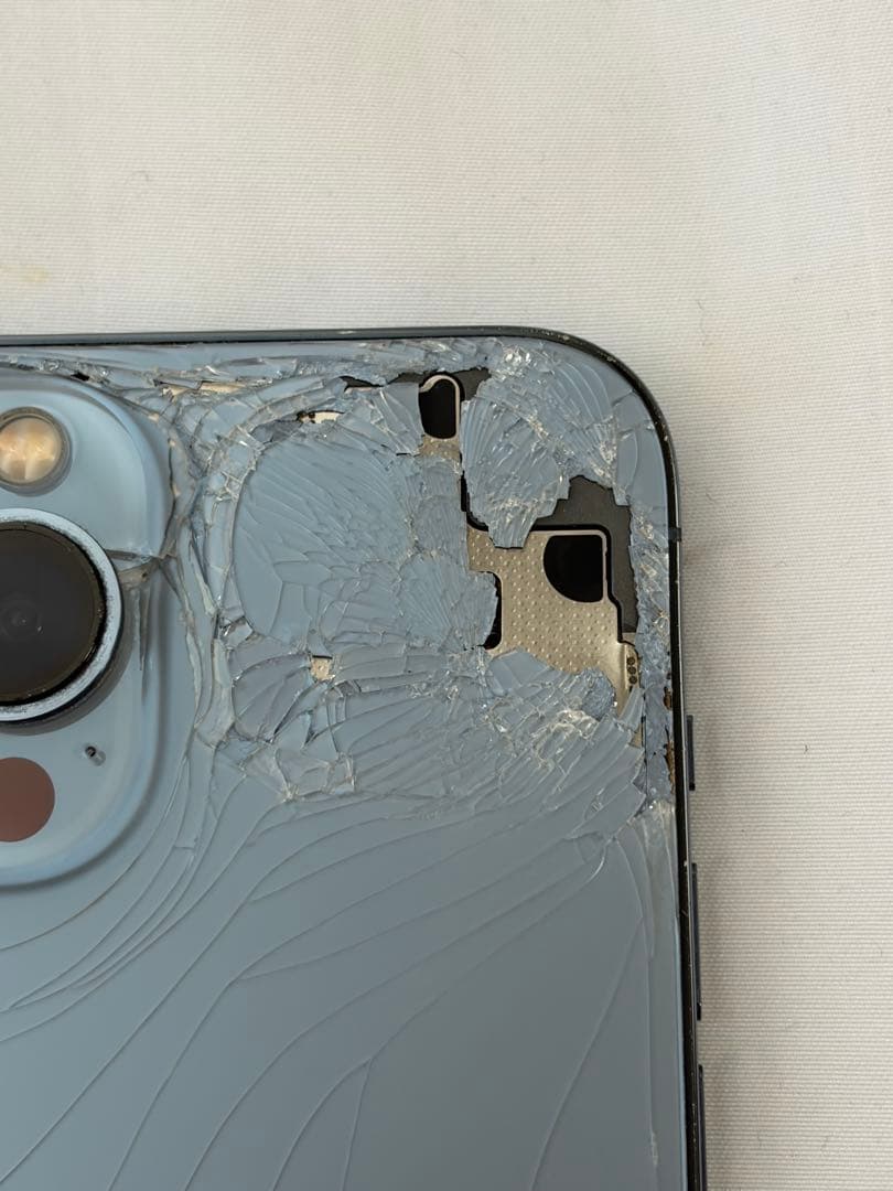 B*i様 iPhone 13 Pro MAX 背面ひび割れ