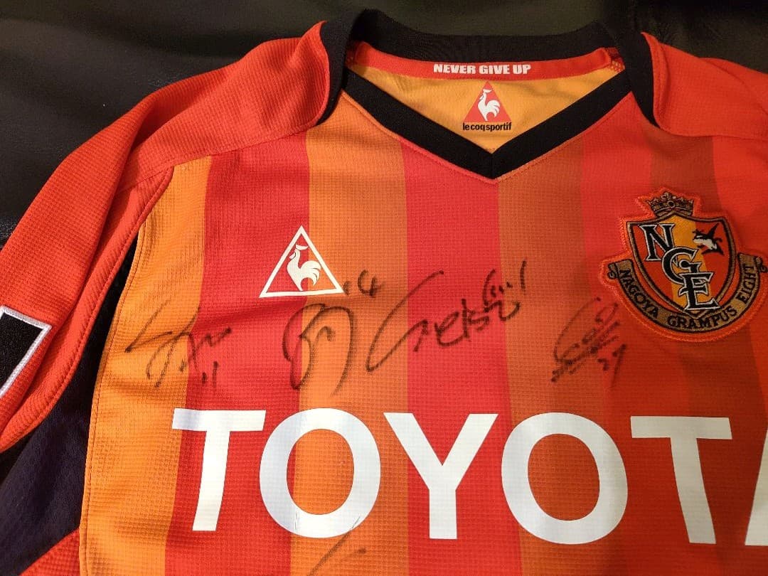 【超レア】2010年 名古屋グランパス 選手支給品 全選手サイン入りユニフォーム