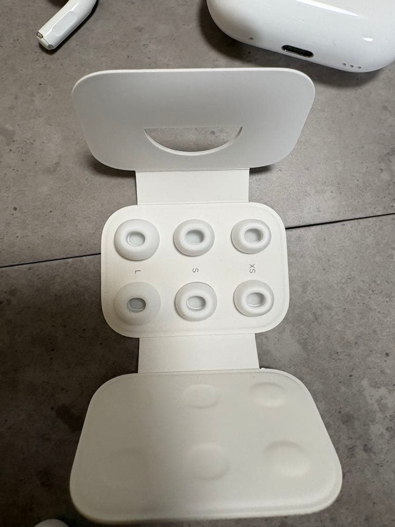 K*8様 AirPods Pro2 本体 箱、ケーブル付き