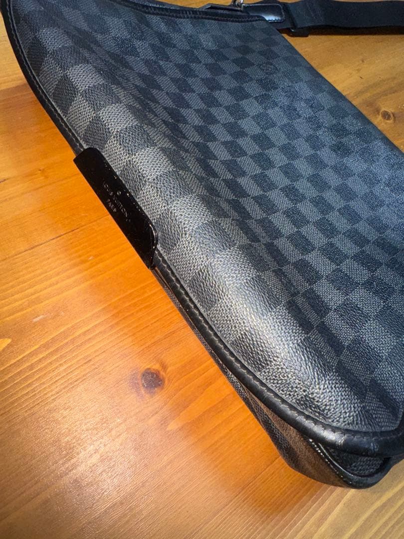 ルイヴィトン ダミエグラフィット メッセンジャーバッグ