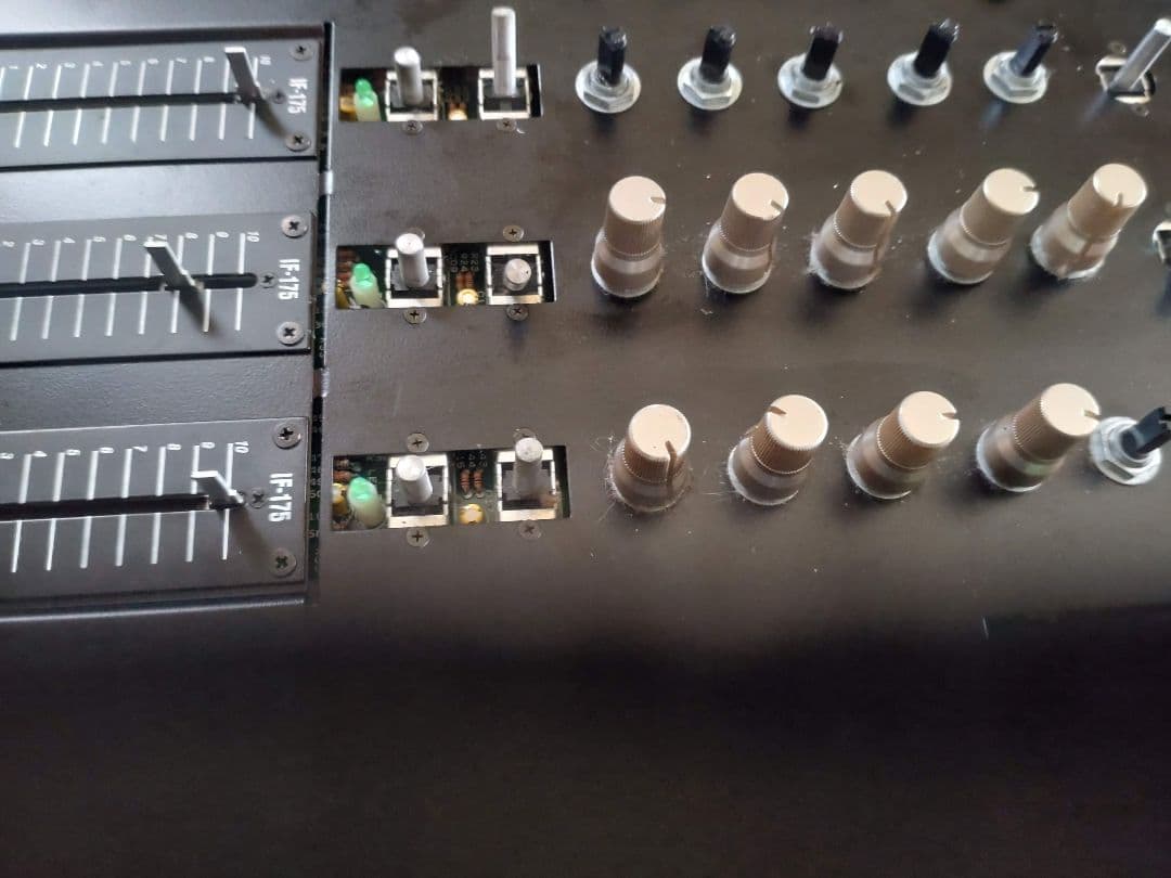 Vestax PVC-270A　動作確認済み　CHフェーダー（縦）新品交換済み